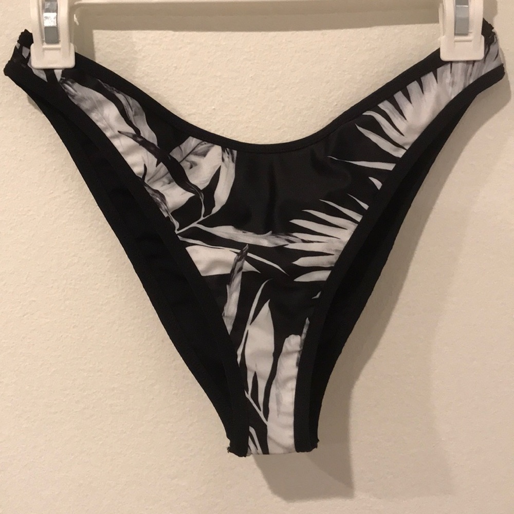 NWOT Bitsy cut l space bottoms